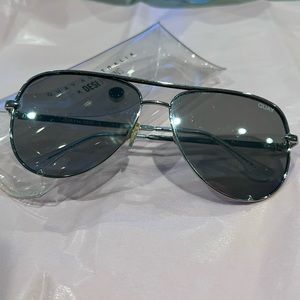 Quay High Key Aviator Sunglasses QuayxDesi- Silver/Silver - Regular Size
